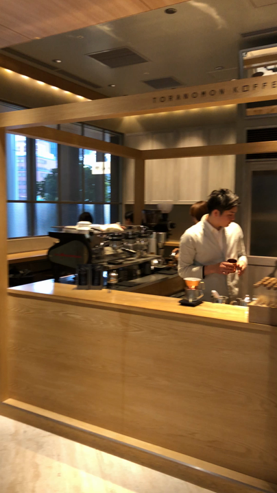 四角で溢れた店内