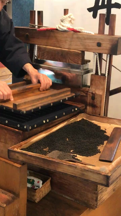 誰でも丸薬製造体験ができます