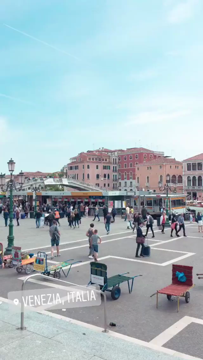 駅前の風景