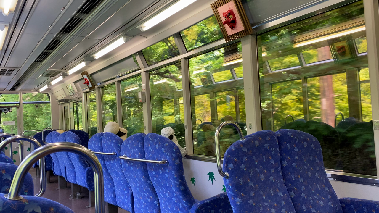 ◎青もみじのトンネル
