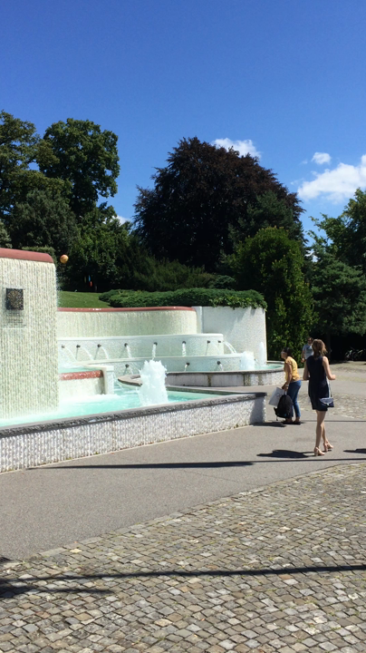 湖畔からのアプローチ