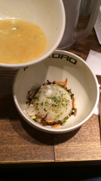 〆は残ったスープをご飯にかけてお茶漬けに！！