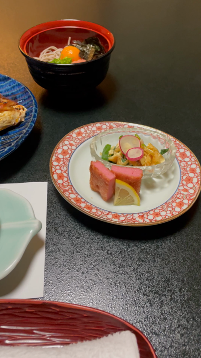 旬の食材を使用した懐石料理に舌鼓を打つ