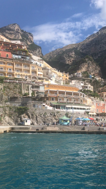 船でポジターノへ行けば、海からポジターノの街並みを一望できちゃう🏞