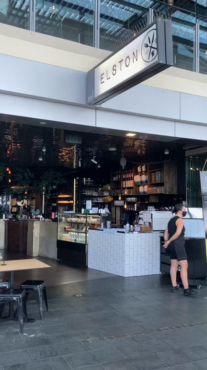 お店の目の前は….