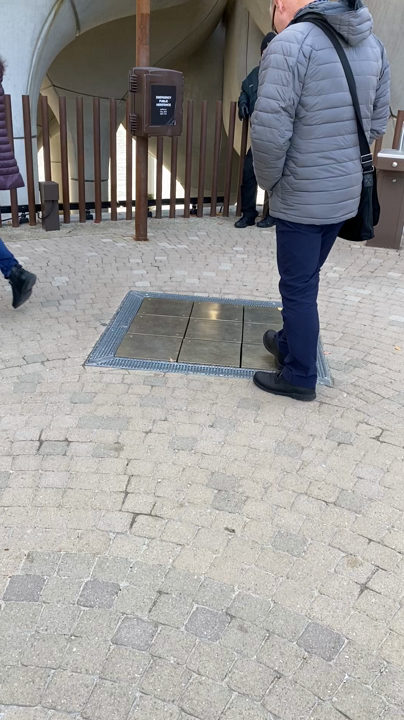 足で踏んでみて！