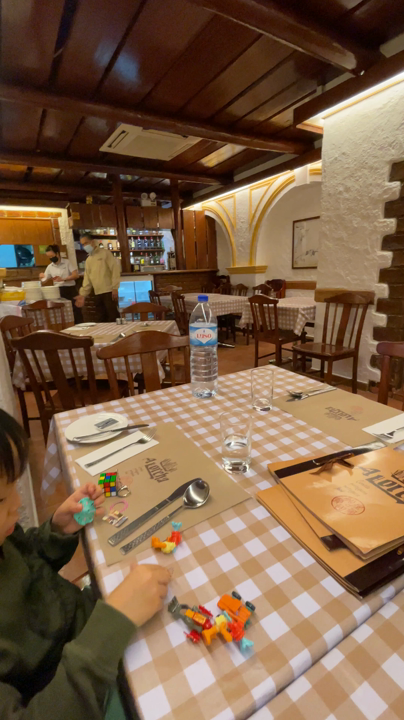 ア・ロルシャ店内
