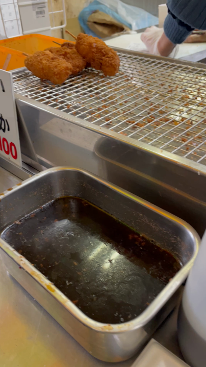串カツソースと店の雰囲気