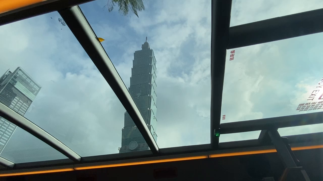 台北市双層餐車・台北レストランバス