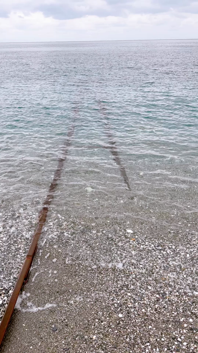 海に続く線路の写真・動画_video_1846