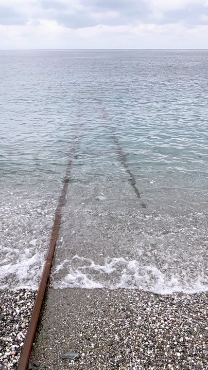海に続く線路の写真・動画_video_1847