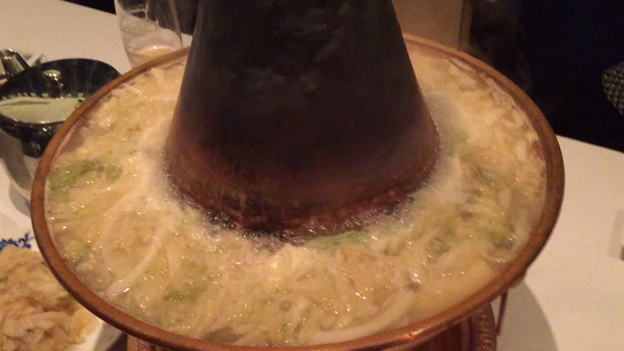【酸菜火鍋】華都飯店